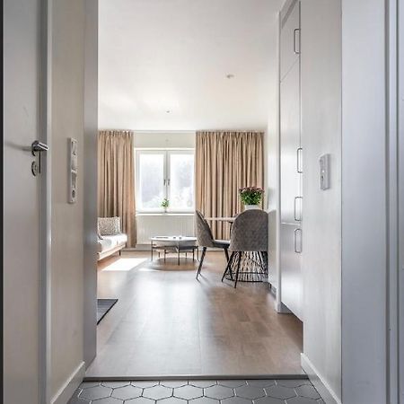 Central Apartment 5Min Drive To The Airport. Stockholm Eksteriør billede